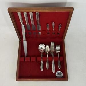 Tarnish Resisting Chest The International Silver Co. Chest And ~25 Pieces